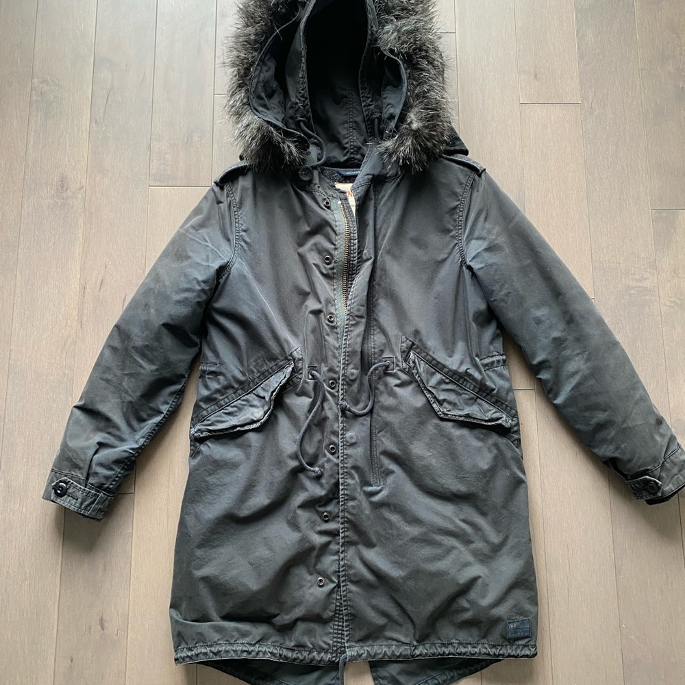 Aritzia TNA Britannia Fleece Lined Parka in Combat Size S